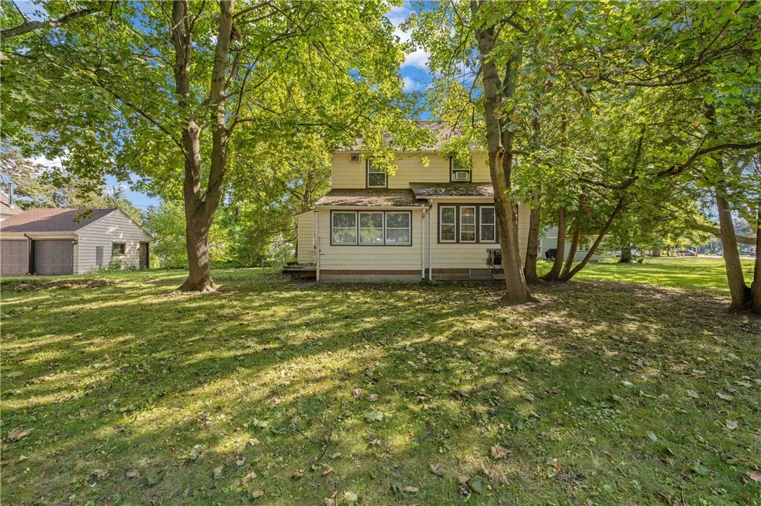 3902 Culver Road, Irondequoit, New York 14622, Irondequoit, New York 14622, 3 Bedrooms Bedrooms, 8 Rooms Rooms,2 BathroomsBathrooms,Residential,Closed,3902 Culver Road, Irondequoit, New York 14622,0,R1635095