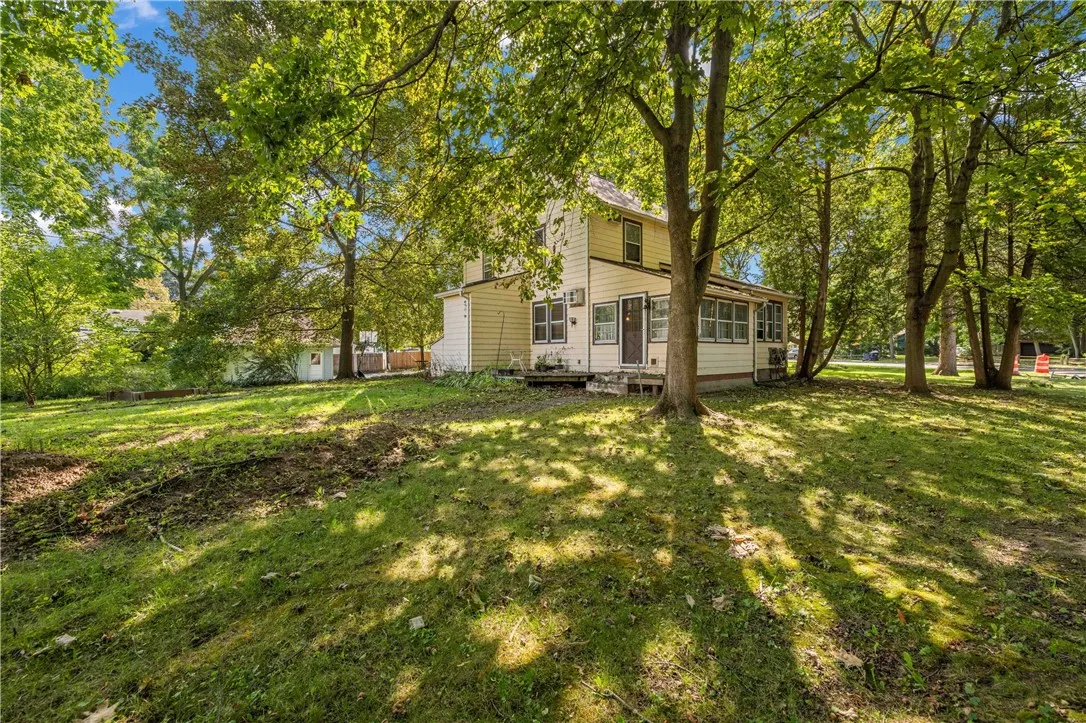 3902 Culver Road, Irondequoit, New York 14622, Irondequoit, New York 14622, 3 Bedrooms Bedrooms, 8 Rooms Rooms,2 BathroomsBathrooms,Residential,Closed,3902 Culver Road, Irondequoit, New York 14622,0,R1635095