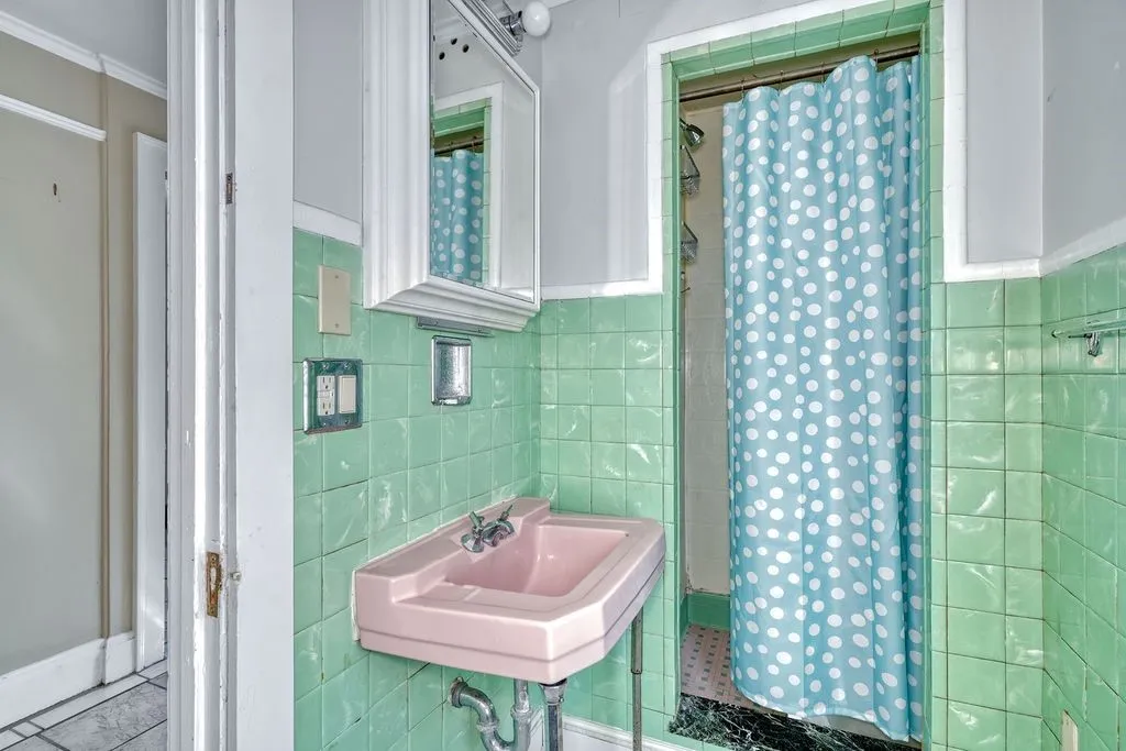 373 Alexander Street, Rochester, New York 14607, Rochester, New York 14607, 4 Bedrooms Bedrooms, 8 Rooms Rooms,3 BathroomsBathrooms,Residential,Closed,373 Alexander Street, Rochester, New York 14607,0,R1633562