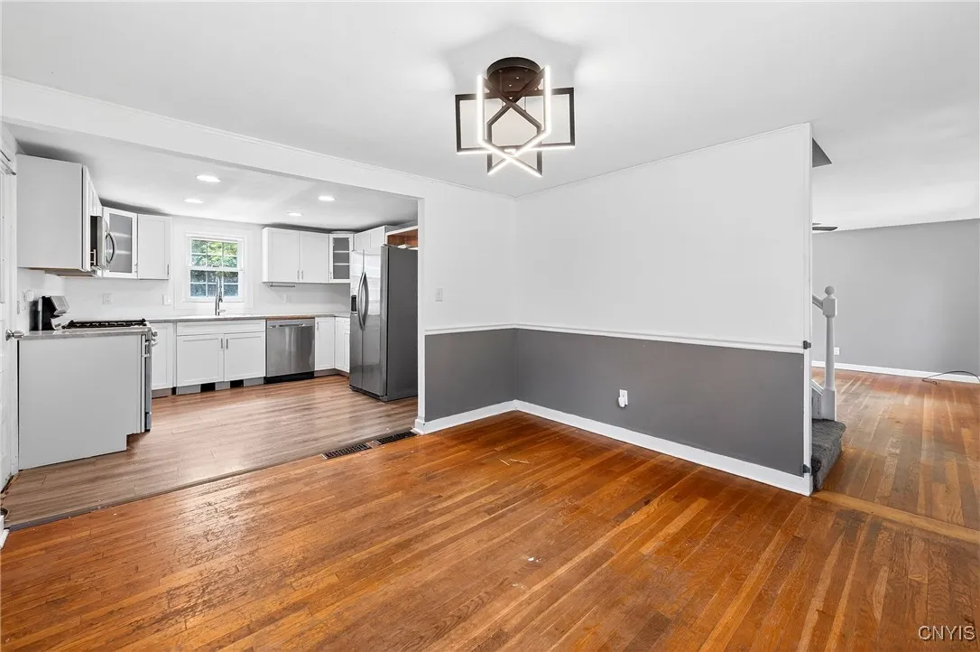 121 West Molloy Road, Salina, New York 13211, Salina, New York 13211, 3 Bedrooms Bedrooms, 11 Rooms Rooms,2 BathroomsBathrooms,Residential,Closed,121 West Molloy Road, Salina, New York 13211,0,S1635026