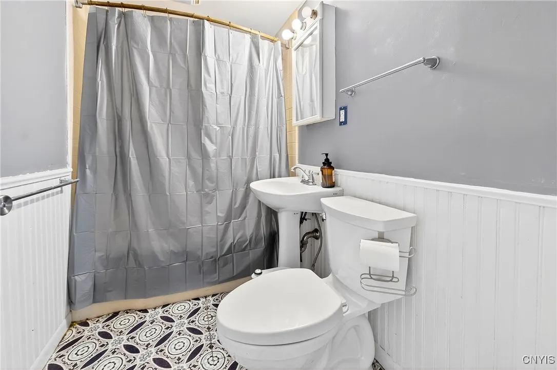 121 West Molloy Road, Salina, New York 13211, Salina, New York 13211, 3 Bedrooms Bedrooms, 11 Rooms Rooms,2 BathroomsBathrooms,Residential,Closed,121 West Molloy Road, Salina, New York 13211,0,S1635026