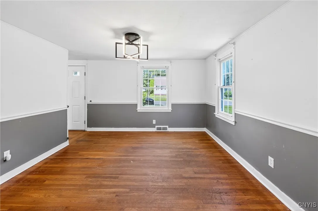 121 West Molloy Road, Salina, New York 13211, Salina, New York 13211, 3 Bedrooms Bedrooms, 11 Rooms Rooms,2 BathroomsBathrooms,Residential,Closed,121 West Molloy Road, Salina, New York 13211,0,S1635026