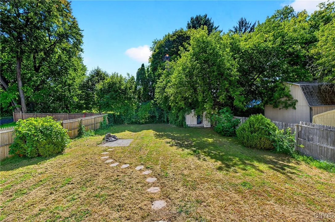 121 West Molloy Road, Salina, New York 13211, Salina, New York 13211, 3 Bedrooms Bedrooms, 11 Rooms Rooms,2 BathroomsBathrooms,Residential,Closed,121 West Molloy Road, Salina, New York 13211,0,S1635026