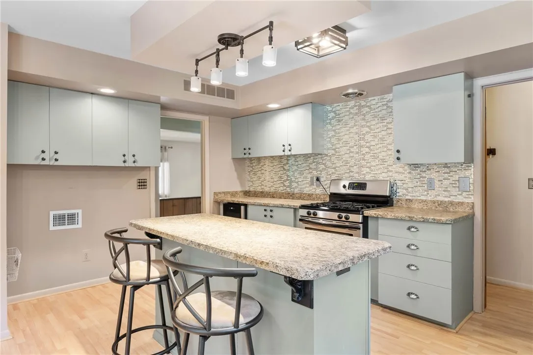 689 Maple Drive, Webster, New York 14580, Webster, New York 14580, 2 Bedrooms Bedrooms, 4 Rooms Rooms,1 BathroomBathrooms,Residential,Closed,689 Maple Drive, Webster, New York 14580,0,R1633245