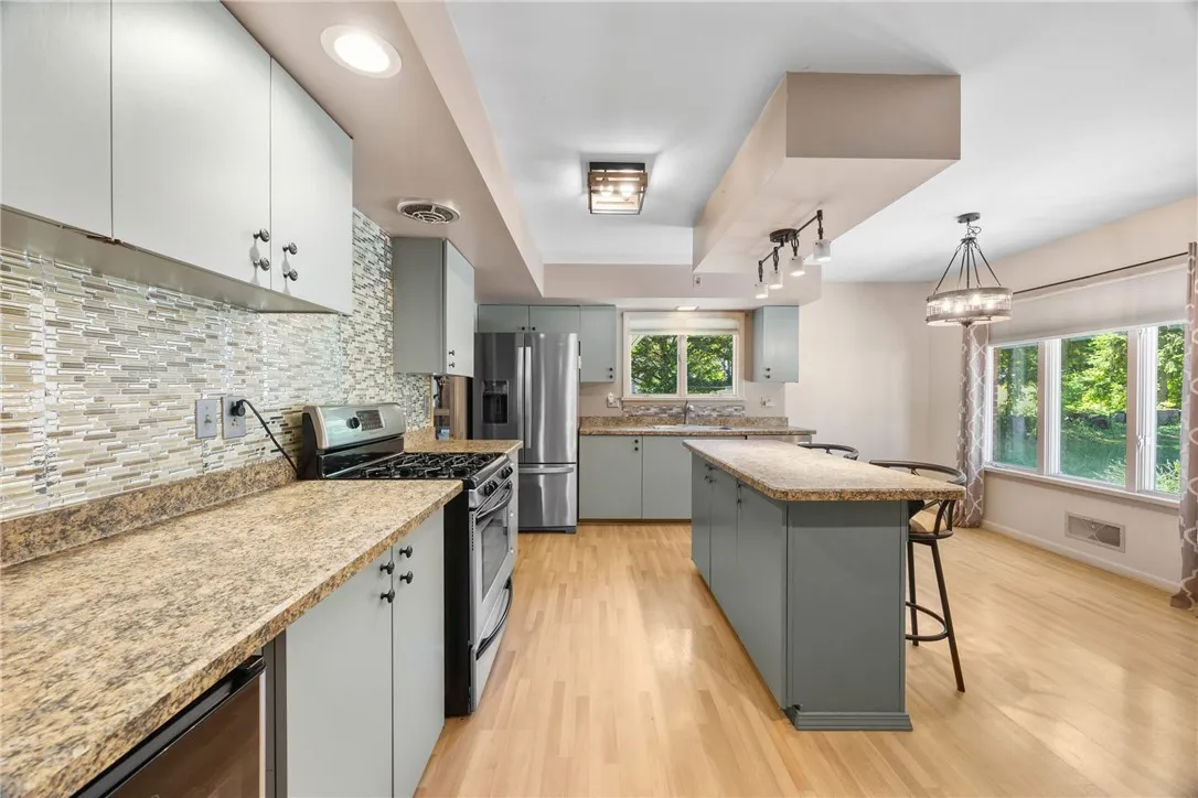 689 Maple Drive, Webster, New York 14580, Webster, New York 14580, 2 Bedrooms Bedrooms, 4 Rooms Rooms,1 BathroomBathrooms,Residential,Closed,689 Maple Drive, Webster, New York 14580,0,R1633245