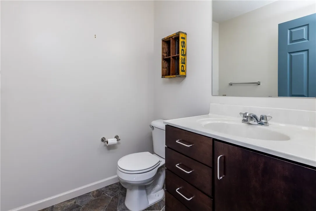 1ST FLOOR POWDER ROOM!