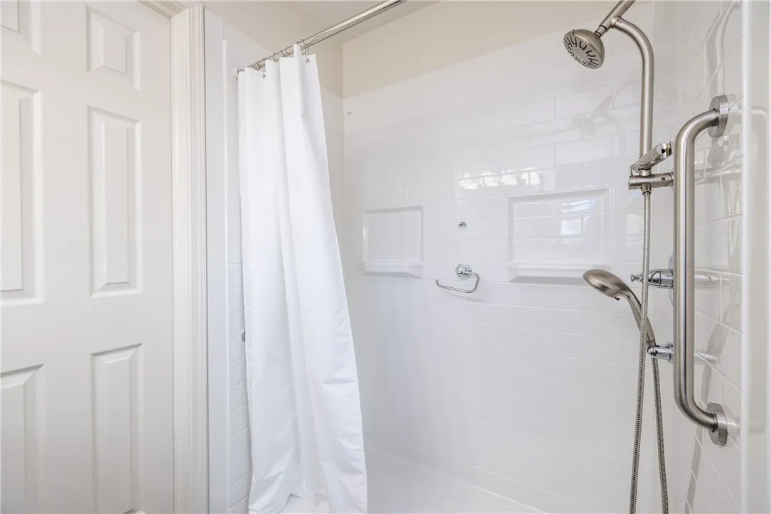 WHITE AND BRIGHT BATH!