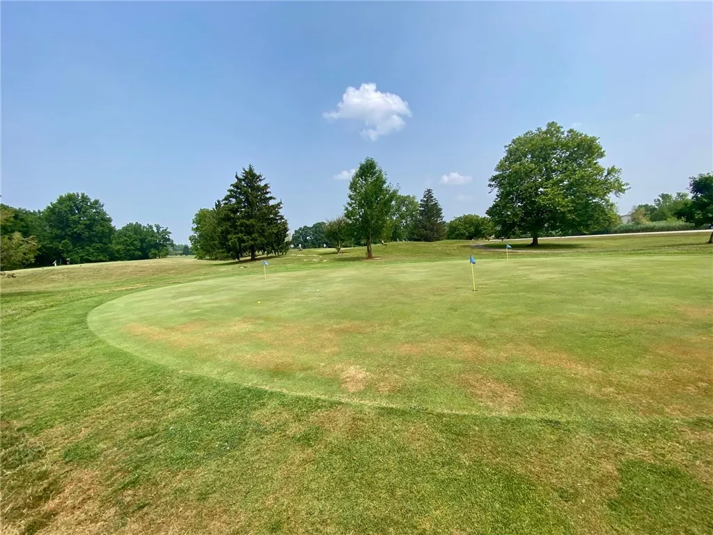 STEPS AWAY TO RIVERTON OAKS GOLF COURSE!