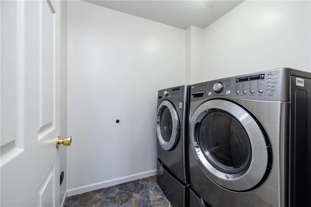 AMAZING 2ND FLOOR LAUNDRY