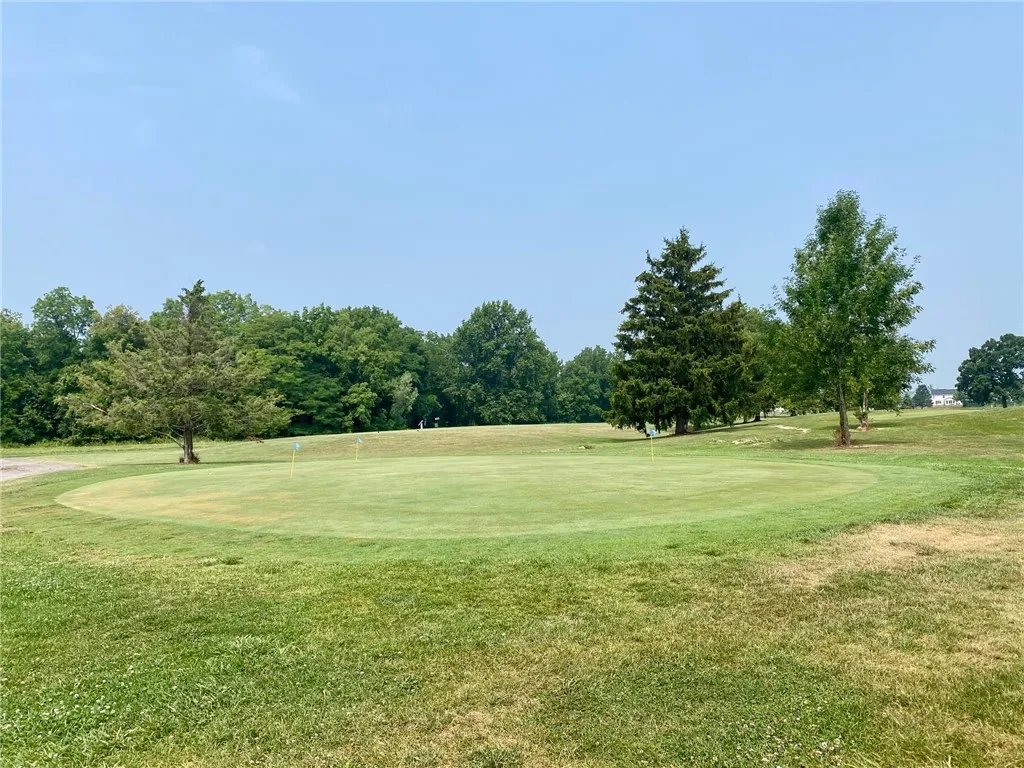 NEARBY RIVERTON OAKS PUBLIC GOLF COURSE