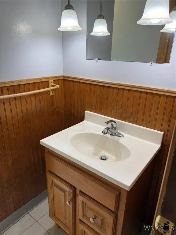 Bath w vanity lower unit