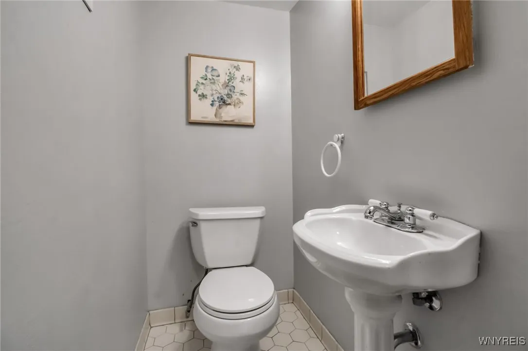 383 South Creek Drive, Cheektowaga, New York 14043, Cheektowaga, New York 14043, 3 Bedrooms Bedrooms, 7 Rooms Rooms,2 BathroomsBathrooms,Residential,For Sale,383 South Creek Drive, Cheektowaga, New York 14043,0,B1634849