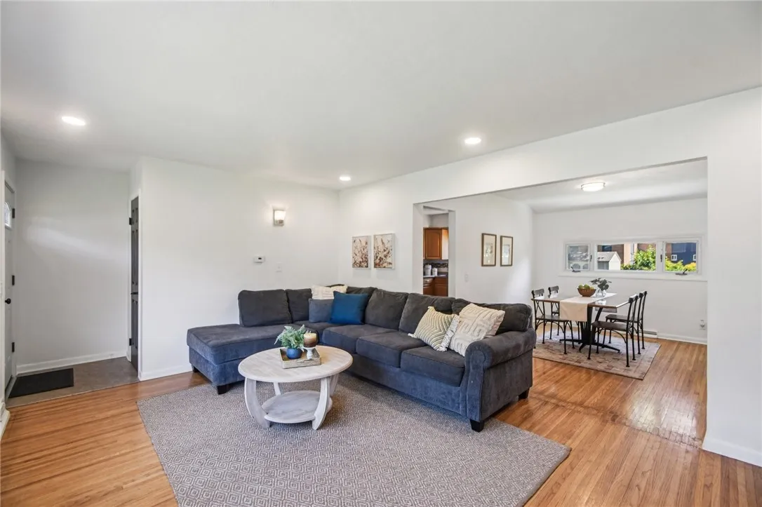 84 Forest Avenue, Irondequoit, New York 14622, Irondequoit, New York 14622, 2 Bedrooms Bedrooms, 6 Rooms Rooms,1 BathroomBathrooms,Residential,Closed,84 Forest Avenue, Irondequoit, New York 14622,0,R1634798