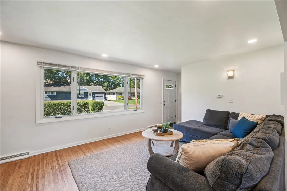 84 Forest Avenue, Irondequoit, New York 14622, Irondequoit, New York 14622, 2 Bedrooms Bedrooms, 6 Rooms Rooms,1 BathroomBathrooms,Residential,Closed,84 Forest Avenue, Irondequoit, New York 14622,0,R1634798