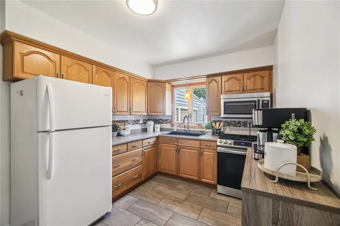 84 Forest Avenue, Irondequoit, New York 14622, Irondequoit, New York 14622, 2 Bedrooms Bedrooms, 6 Rooms Rooms,1 BathroomBathrooms,Residential,Closed,84 Forest Avenue, Irondequoit, New York 14622,0,R1634798