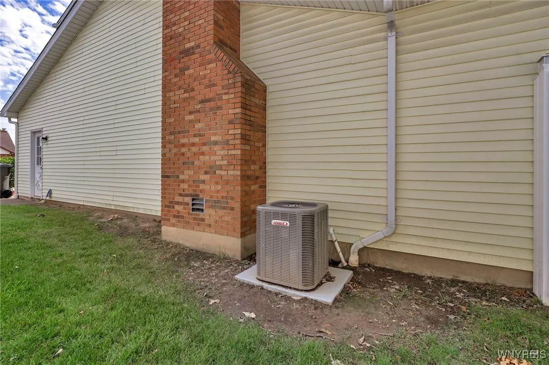 270 Selkirk Drive, North Tonawanda, New York 14120, North Tonawanda, New York 14120, 4 Bedrooms Bedrooms, 10 Rooms Rooms,1 BathroomBathrooms,Residential,Closed,270 Selkirk Drive, North Tonawanda, New York 14120,0,B1635289