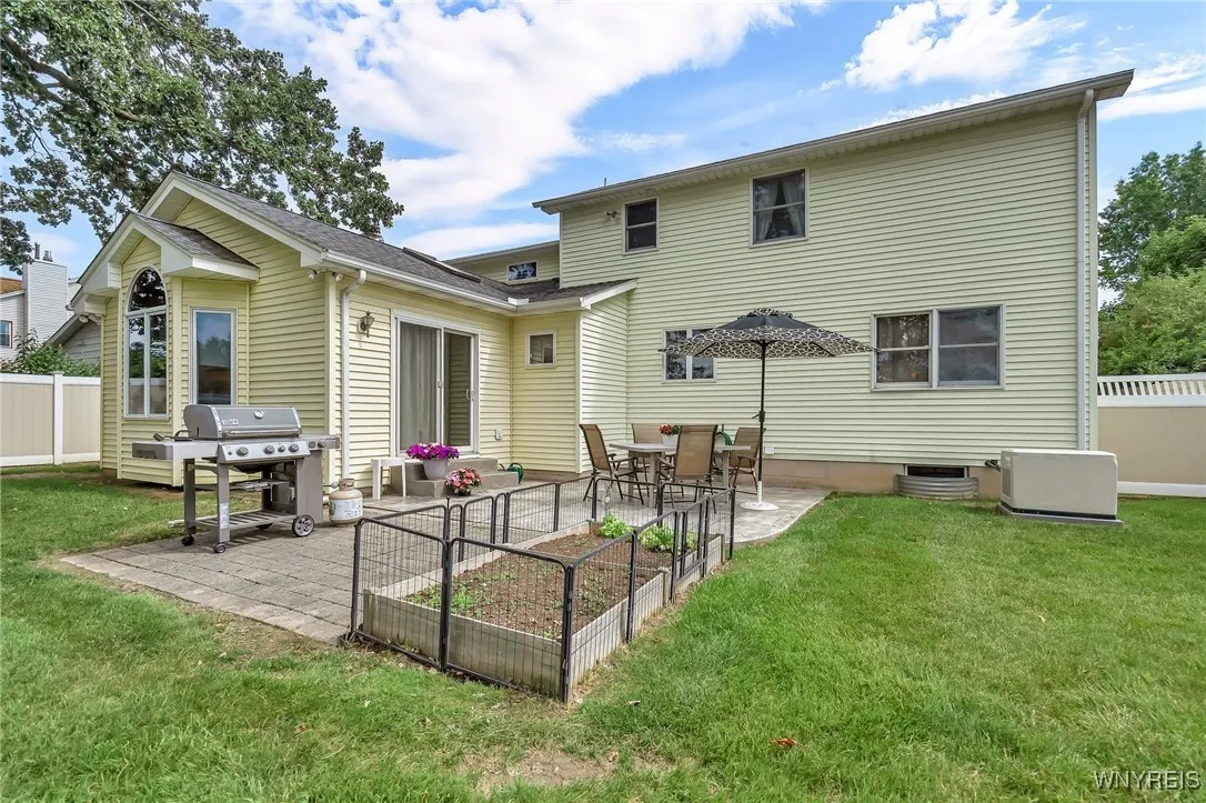 270 Selkirk Drive, North Tonawanda, New York 14120, North Tonawanda, New York 14120, 4 Bedrooms Bedrooms, 10 Rooms Rooms,1 BathroomBathrooms,Residential,Closed,270 Selkirk Drive, North Tonawanda, New York 14120,0,B1635289