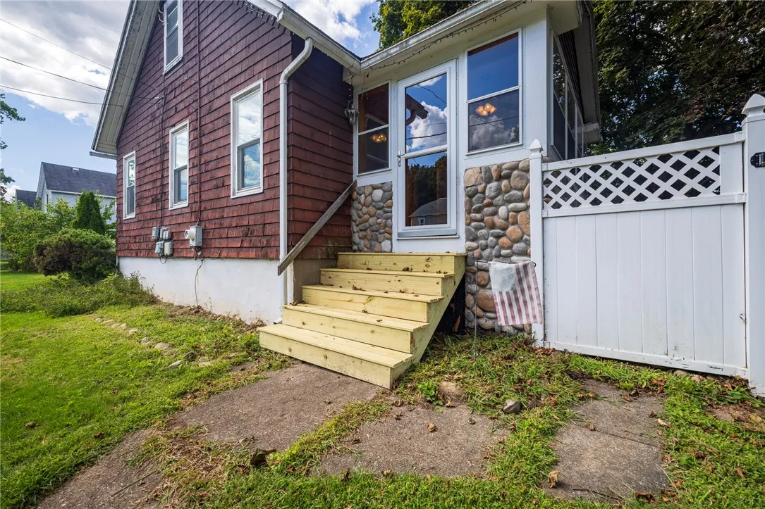 4 Merrick Avenue, Manchester, New York 14504, Manchester, New York 14504, 2 Bedrooms Bedrooms, 5 Rooms Rooms,1 BathroomBathrooms,Residential,Closed,4 Merrick Avenue, Manchester, New York 14504,0,R1631539