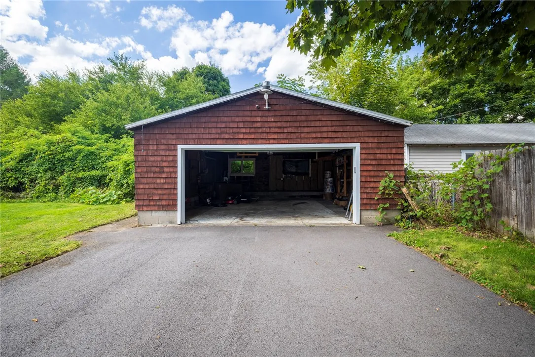 4 Merrick Avenue, Manchester, New York 14504, Manchester, New York 14504, 2 Bedrooms Bedrooms, 5 Rooms Rooms,1 BathroomBathrooms,Residential,Closed,4 Merrick Avenue, Manchester, New York 14504,0,R1631539