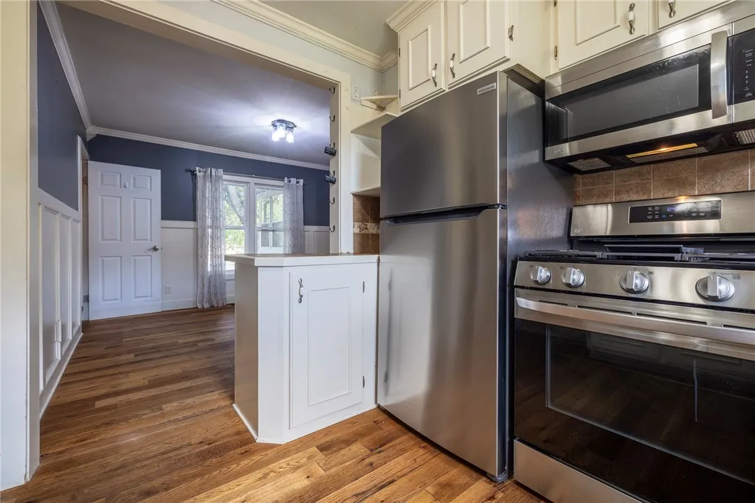 4 Merrick Avenue, Manchester, New York 14504, Manchester, New York 14504, 2 Bedrooms Bedrooms, 5 Rooms Rooms,1 BathroomBathrooms,Residential,Closed,4 Merrick Avenue, Manchester, New York 14504,0,R1631539