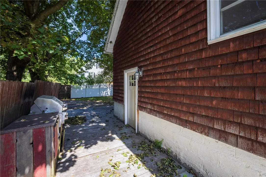 4 Merrick Avenue, Manchester, New York 14504, Manchester, New York 14504, 2 Bedrooms Bedrooms, 5 Rooms Rooms,1 BathroomBathrooms,Residential,Closed,4 Merrick Avenue, Manchester, New York 14504,0,R1631539