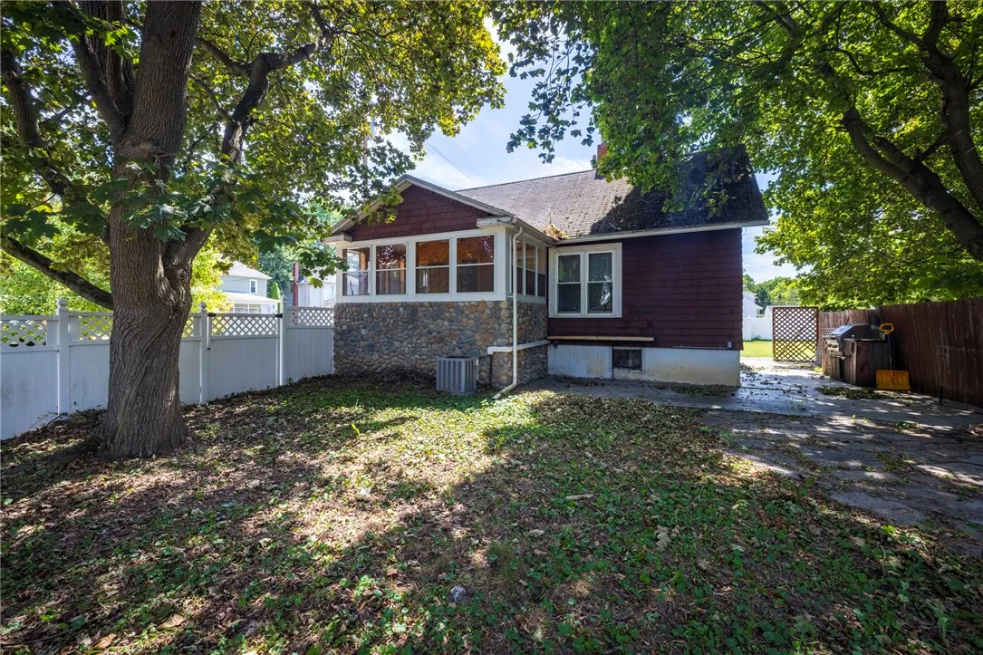 4 Merrick Avenue, Manchester, New York 14504, Manchester, New York 14504, 2 Bedrooms Bedrooms, 5 Rooms Rooms,1 BathroomBathrooms,Residential,Closed,4 Merrick Avenue, Manchester, New York 14504,0,R1631539