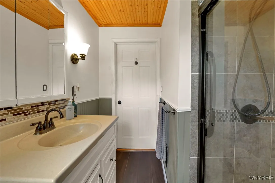 3708 Lockport Olcott Road, Newfane, New York 14094, Newfane, New York 14094, 3 Bedrooms Bedrooms, 8 Rooms Rooms,2 BathroomsBathrooms,Residential,For Sale,3708 Lockport Olcott Road, Newfane, New York 14094,0,B1635396