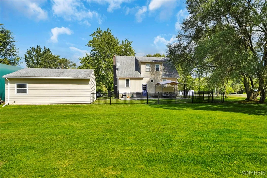 3708 Lockport Olcott Road, Newfane, New York 14094, Newfane, New York 14094, 3 Bedrooms Bedrooms, 8 Rooms Rooms,2 BathroomsBathrooms,Residential,For Sale,3708 Lockport Olcott Road, Newfane, New York 14094,0,B1635396