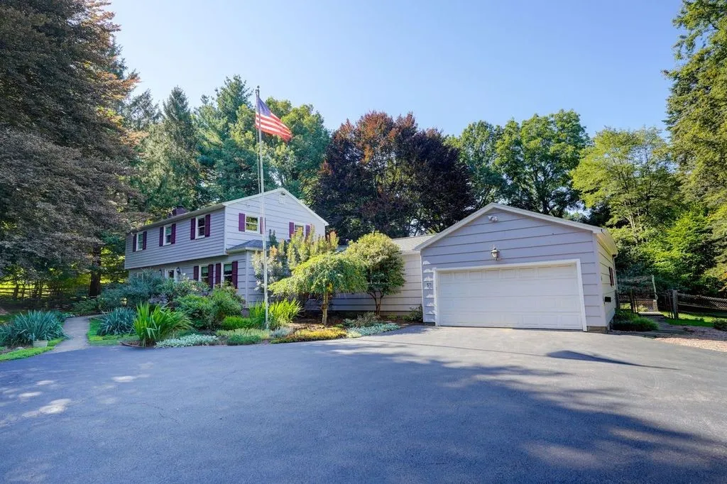 38 Green Valley Road, Perinton, New York 14534, Perinton, New York 14534, 4 Bedrooms Bedrooms, 9 Rooms Rooms,3 BathroomsBathrooms,Residential,Closed,38 Green Valley Road, Perinton, New York 14534,0,R1633863