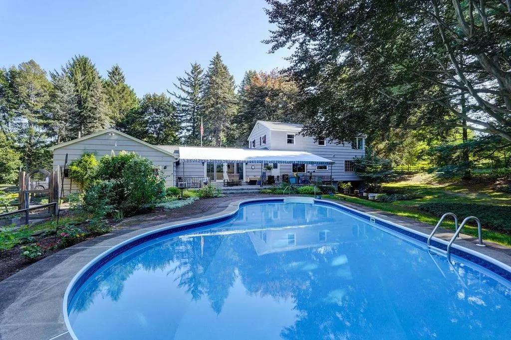 38 Green Valley Road, Perinton, New York 14534, Perinton, New York 14534, 4 Bedrooms Bedrooms, 9 Rooms Rooms,3 BathroomsBathrooms,Residential,Closed,38 Green Valley Road, Perinton, New York 14534,0,R1633863