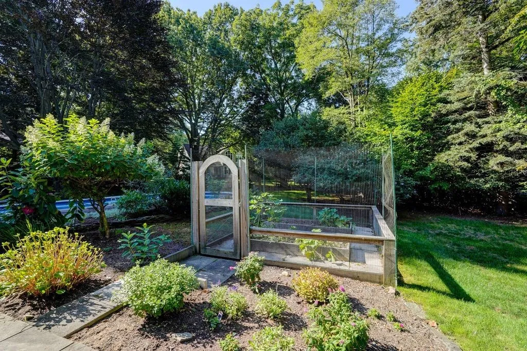 38 Green Valley Road, Perinton, New York 14534, Perinton, New York 14534, 4 Bedrooms Bedrooms, 9 Rooms Rooms,3 BathroomsBathrooms,Residential,Closed,38 Green Valley Road, Perinton, New York 14534,0,R1633863