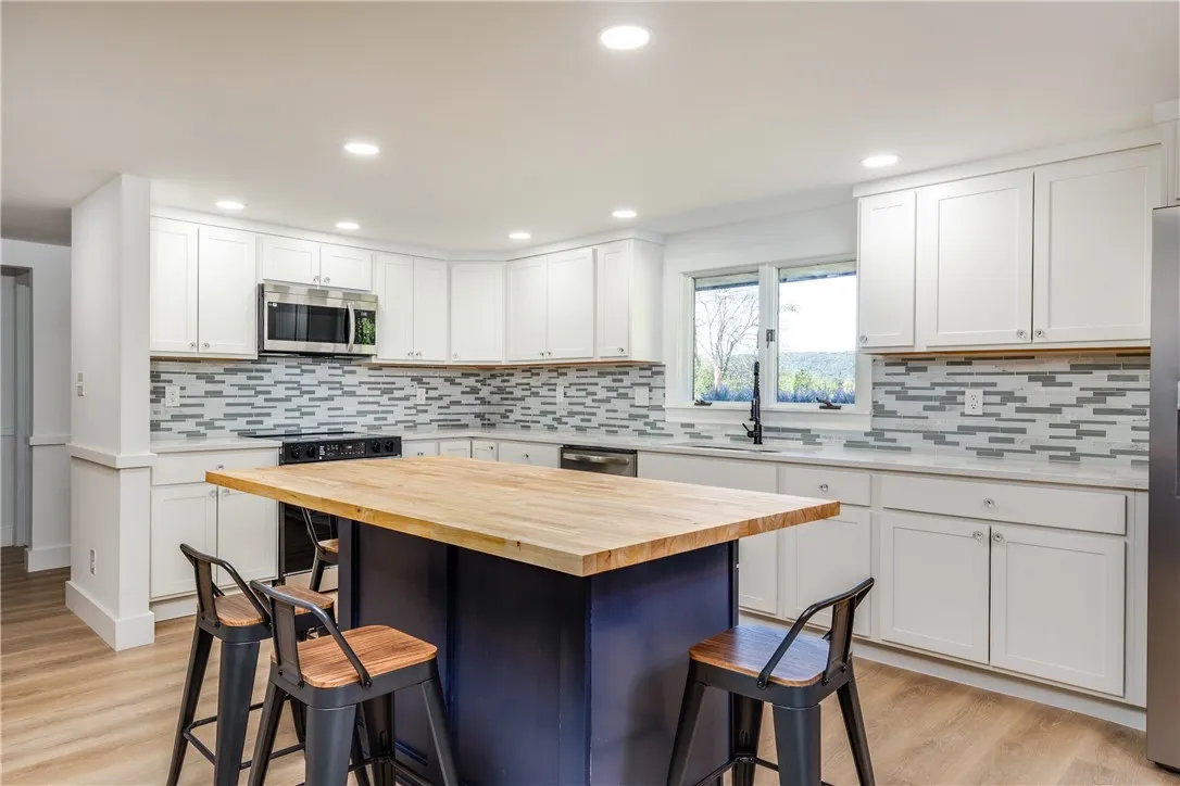 894 Middle Road, Veteran, New York 14845, Veteran, New York 14845, 3 Bedrooms Bedrooms, 7 Rooms Rooms,2 BathroomsBathrooms,Residential,Closed,894 Middle Road, Veteran, New York 14845,0,R1635200