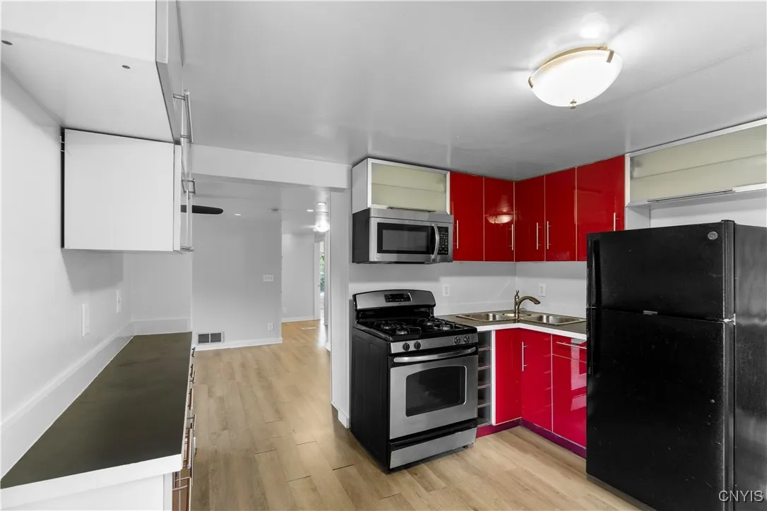 202 West Warrington Road, Syracuse, New York 13205, Syracuse, New York 13205, 6 Bedrooms Bedrooms, ,2 BathroomsBathrooms,Residential,For Sale,202 West Warrington Road, Syracuse, New York 13205,0,S1635217