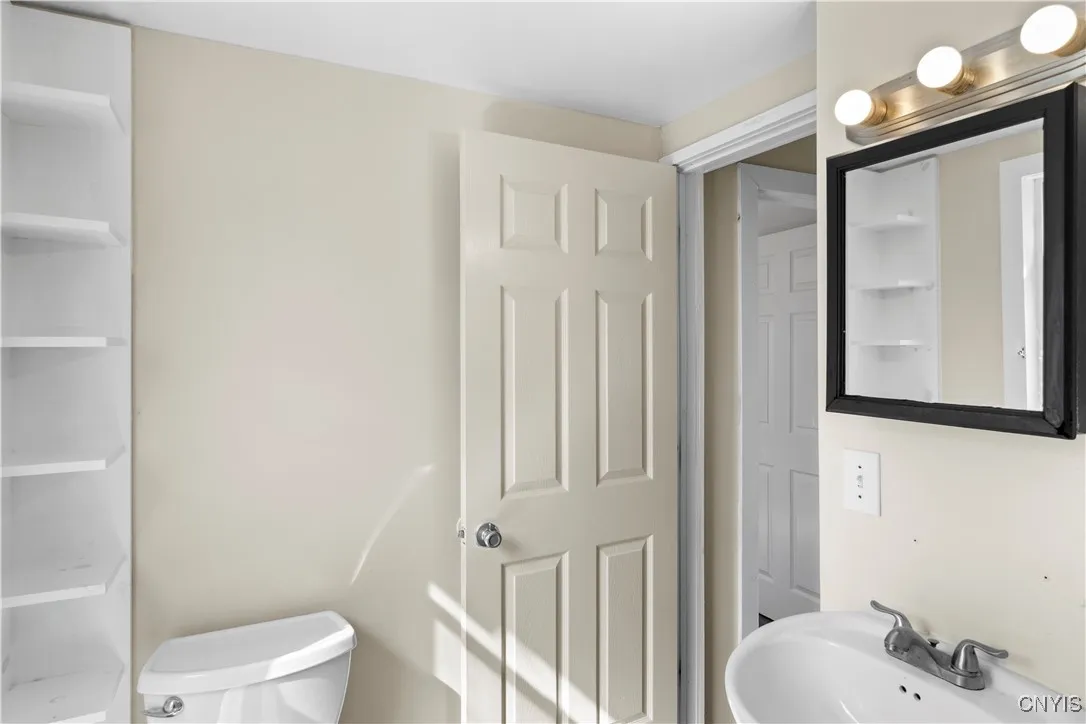 202 West Warrington Road, Syracuse, New York 13205, Syracuse, New York 13205, 6 Bedrooms Bedrooms, ,2 BathroomsBathrooms,Residential,For Sale,202 West Warrington Road, Syracuse, New York 13205,0,S1635217
