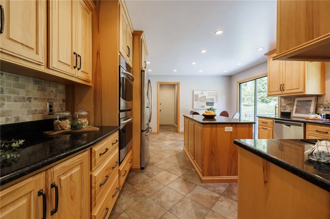 14 Whittlers Ridge, Perinton, New York 14534, Perinton, New York 14534, 3 Bedrooms Bedrooms, 6 Rooms Rooms,2 BathroomsBathrooms,Residential,For Sale,14 Whittlers Ridge, Perinton, New York 14534,0,R1635231
