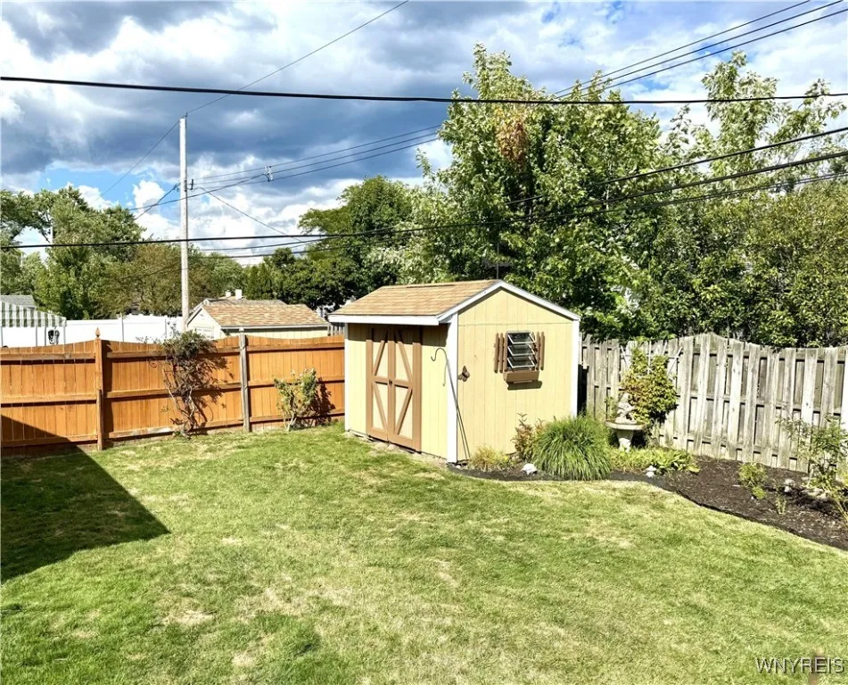 615 Lynbrook Avenue, Tonawanda, New York 14150, Tonawanda, New York 14150, 2 Bedrooms Bedrooms, 5 Rooms Rooms,1 BathroomBathrooms,Residential,For Sale,615 Lynbrook Avenue, Tonawanda, New York 14150,0,B1635517