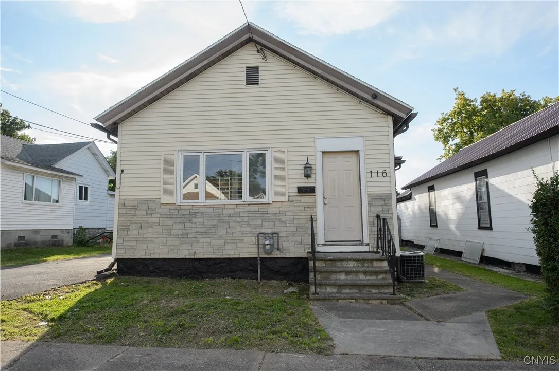 116 Culbert Street, Syracuse, New York 13208, Syracuse, New York 13208, 2 Bedrooms Bedrooms, ,2 BathroomsBathrooms,Residential,Closed,116 Culbert Street, Syracuse, New York 13208,0,S1634640