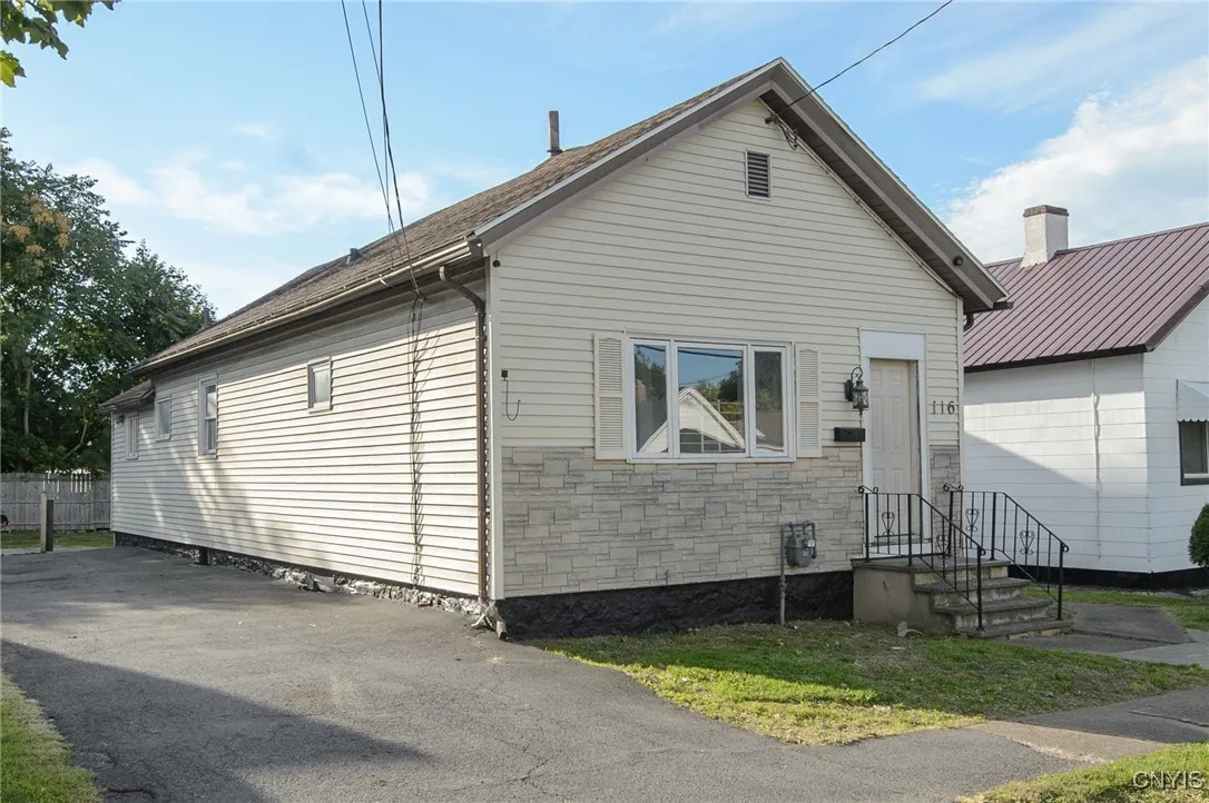 116 Culbert Street, Syracuse, New York 13208, Syracuse, New York 13208, 2 Bedrooms Bedrooms, ,2 BathroomsBathrooms,Residential,Closed,116 Culbert Street, Syracuse, New York 13208,0,S1634640