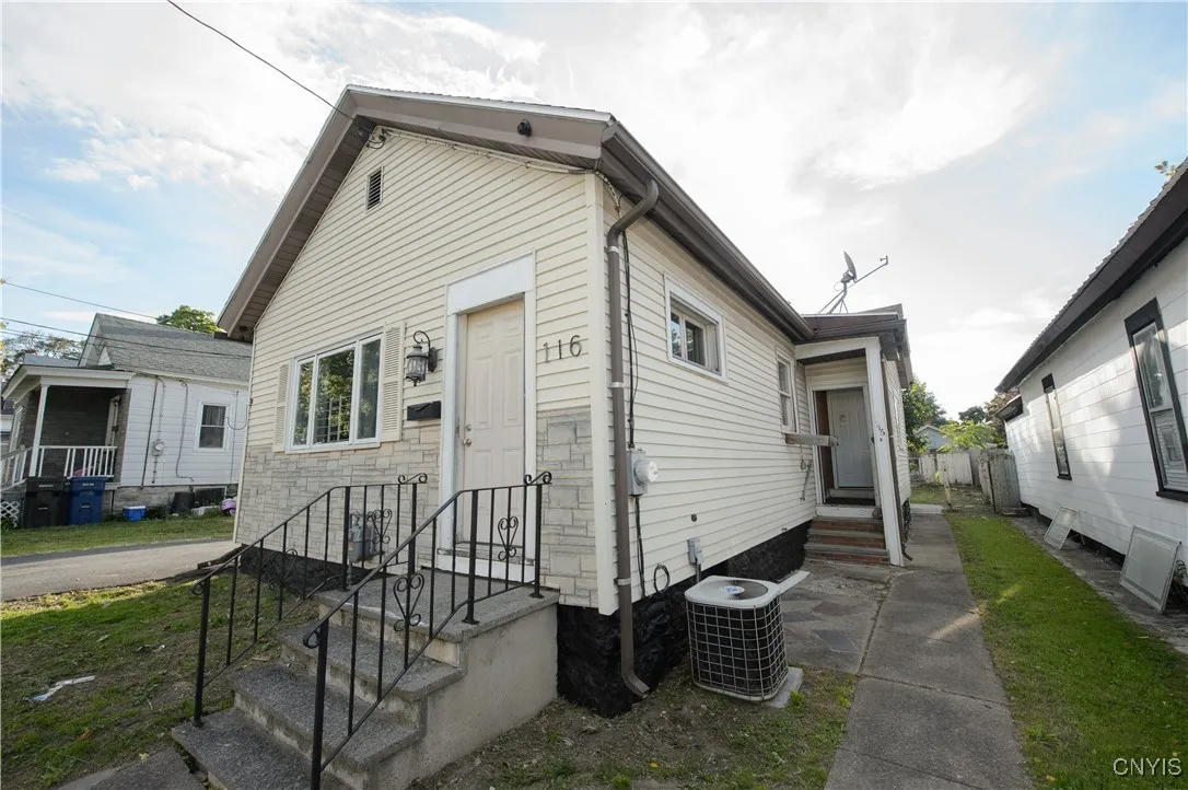 116 Culbert Street, Syracuse, New York 13208, Syracuse, New York 13208, 2 Bedrooms Bedrooms, ,2 BathroomsBathrooms,Residential,Closed,116 Culbert Street, Syracuse, New York 13208,0,S1634640