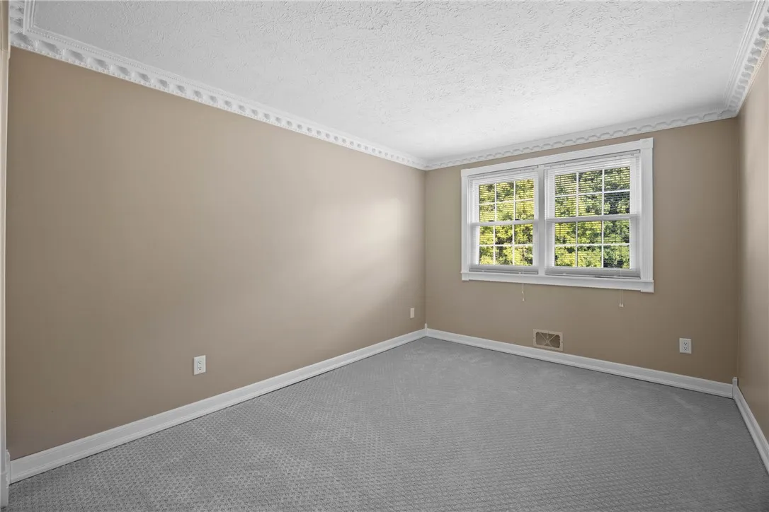 265 Hillary Lane, Penfield, New York 14526, Penfield, New York 14526, 3 Bedrooms Bedrooms, 7 Rooms Rooms,2 BathroomsBathrooms,Residential,For Sale,265 Hillary Lane, Penfield, New York 14526,0,R1634980
