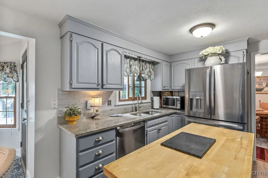 7504 Meadow Wood Drive, Clay, New York 13212, Clay, New York 13212, 3 Bedrooms Bedrooms, 12 Rooms Rooms,2 BathroomsBathrooms,Residential,Closed,7504 Meadow Wood Drive, Clay, New York 13212,0,S1635144