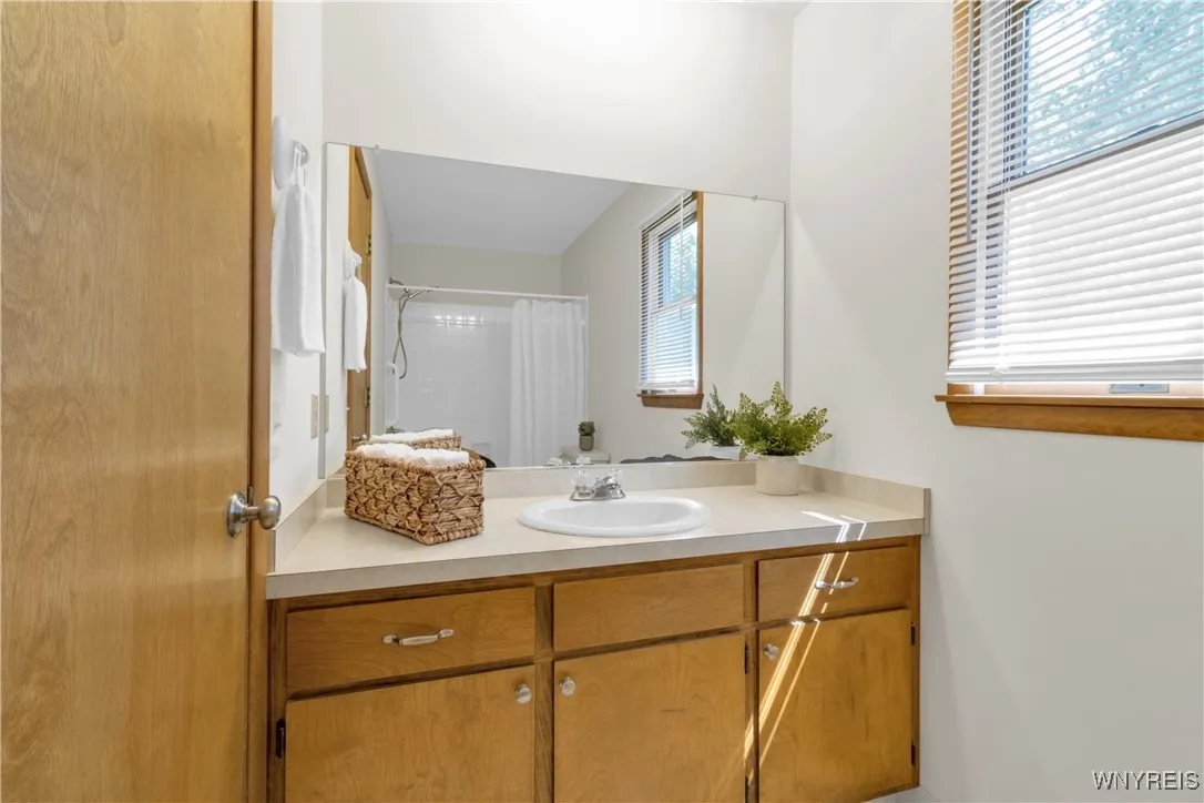 5350 Powers Road, Orchard Park, New York 14127, Orchard Park, New York 14127, 3 Bedrooms Bedrooms, 6 Rooms Rooms,2 BathroomsBathrooms,Residential,For Sale,5350 Powers Road, Orchard Park, New York 14127,0,B1635413