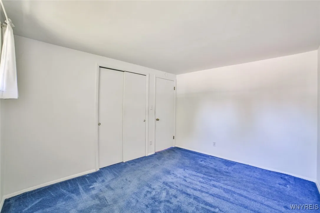 Bedroom 1 closet & doorway