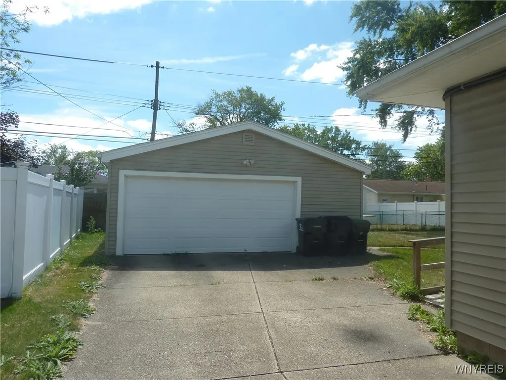 253 Idlewood Drive, Tonawanda, New York 14150, Tonawanda, New York 14150, 4 Bedrooms Bedrooms, 7 Rooms Rooms,2 BathroomsBathrooms,Residential,For Sale,253 Idlewood Drive, Tonawanda, New York 14150,0,B1635297