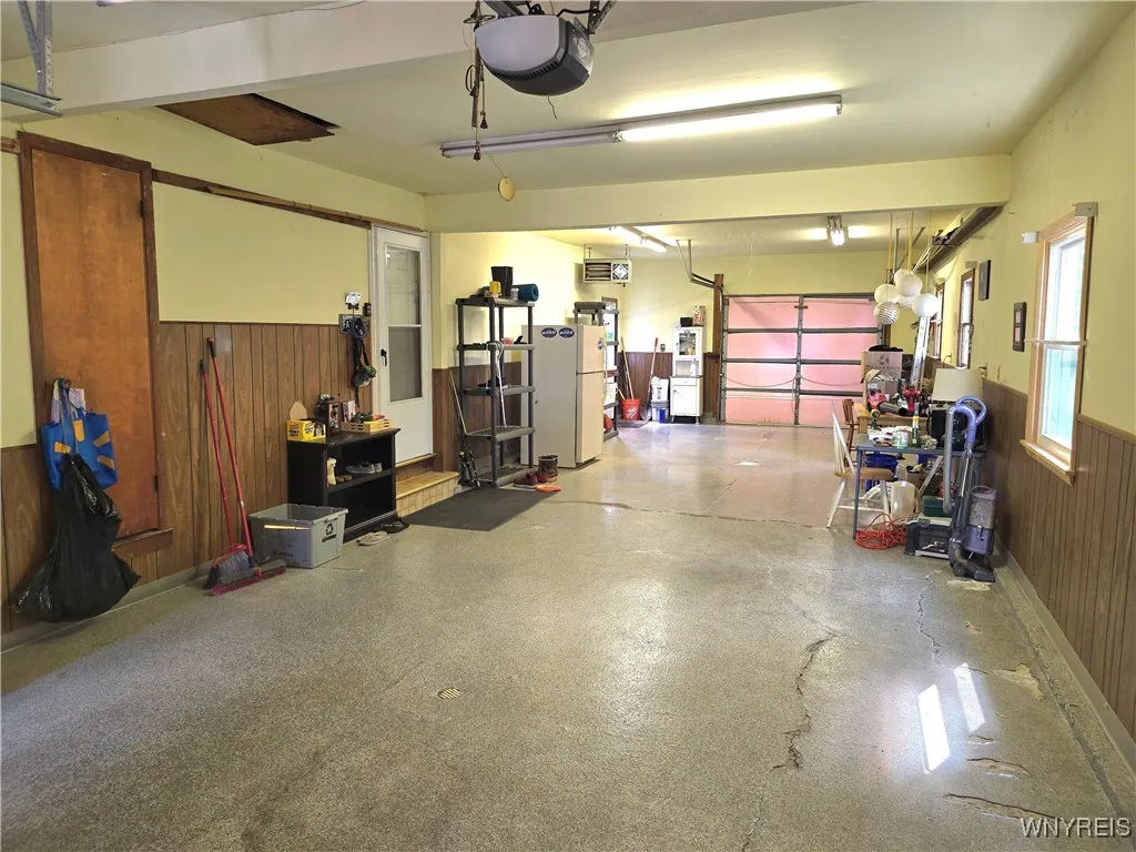 2.5 (maybe 3 car tandem) garage