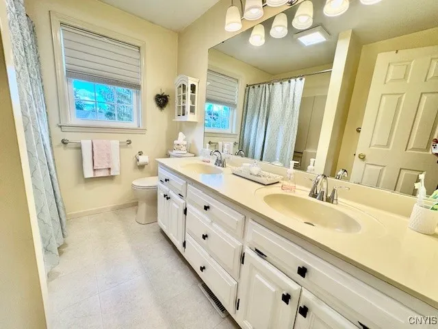 Main FULL bath w/ double bowl sink
