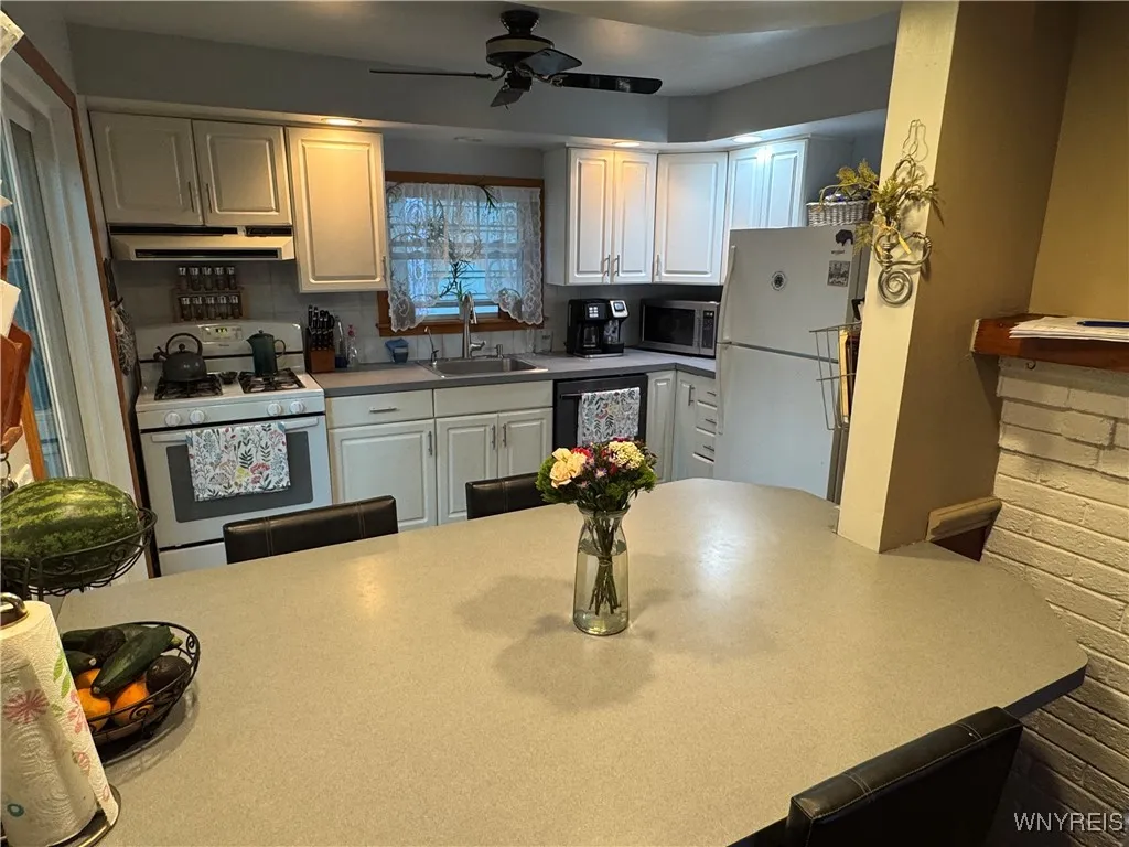 126 Como Avenue, Buffalo, New York 14220, Buffalo, New York 14220, 3 Bedrooms Bedrooms, 8 Rooms Rooms,1 BathroomBathrooms,Residential,Closed,126 Como Avenue, Buffalo, New York 14220,0,B1635620