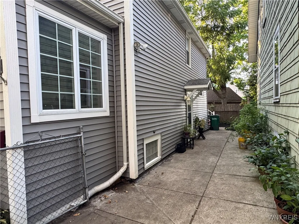 126 Como Avenue, Buffalo, New York 14220, Buffalo, New York 14220, 3 Bedrooms Bedrooms, 8 Rooms Rooms,1 BathroomBathrooms,Residential,Closed,126 Como Avenue, Buffalo, New York 14220,0,B1635620