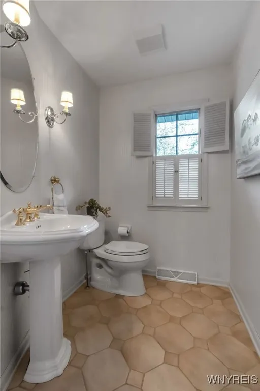 8293 Parliament Cir, Clarence, New York 14051, Clarence, New York 14051, 2 Bedrooms Bedrooms, 7 Rooms Rooms,2 BathroomsBathrooms,Residential,For Sale,8293 Parliament Cir, Clarence, New York 14051,0,B1635639