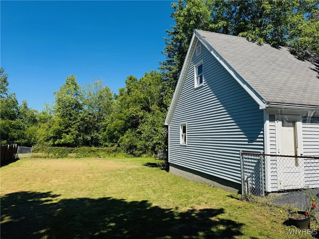 6434 Center Street, Hamburg, New York 14085, Hamburg, New York 14085, 2 Bedrooms Bedrooms, 7 Rooms Rooms,1 BathroomBathrooms,Residential,For Sale,6434 Center Street, Hamburg, New York 14085,0,B1635647
